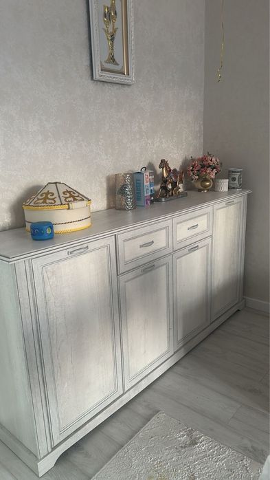 Продам шкаф с комодом