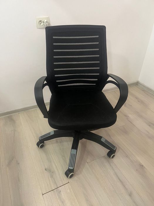 Продаю кресло,парту и люлку