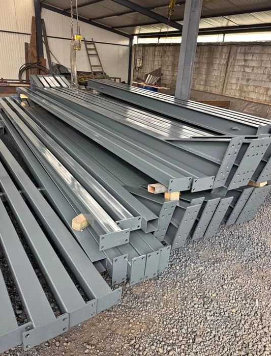 vând structură metalică 10 deschiderea 25 lungimea patru la ștrasină din iPe 180 asigur transport montaj mă deplasez oriunde în țară banii la terminar