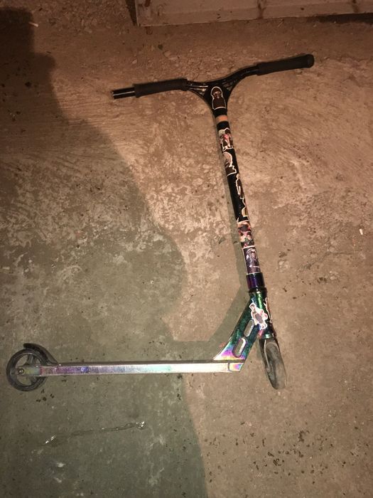 Продам два самоката трюковых и руль.
