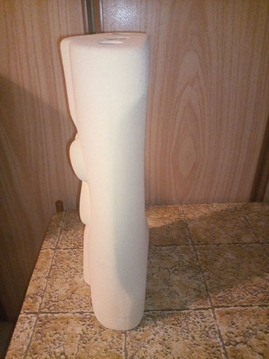 Красива керамична ваза. Изпращам по Еконт или Спиди.