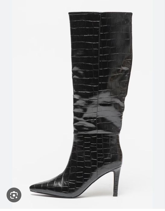 Високи ботуши на ток