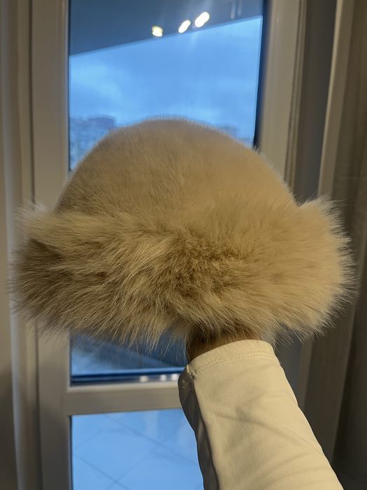 Дамска шапка с пух