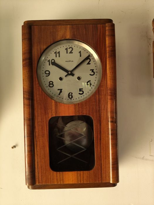 Ceas cu pendul antic perfect funcțional