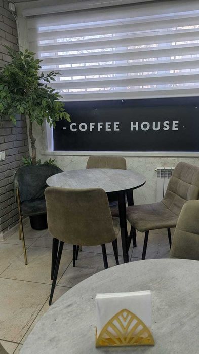 Стол со стульями