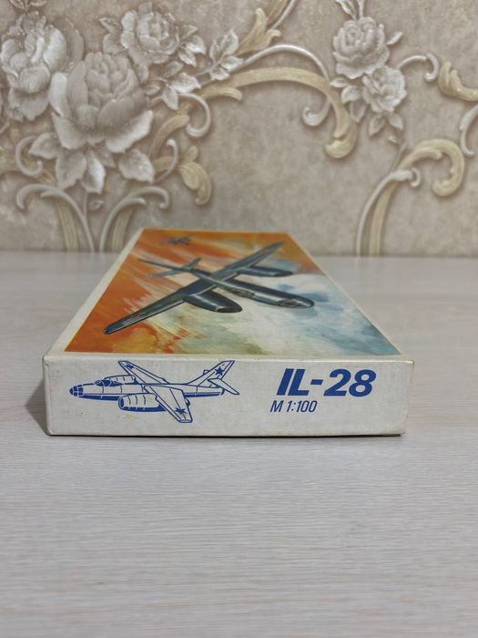 Сборная модель самолёта IL-28 (масштаб 1:100, винтаж)