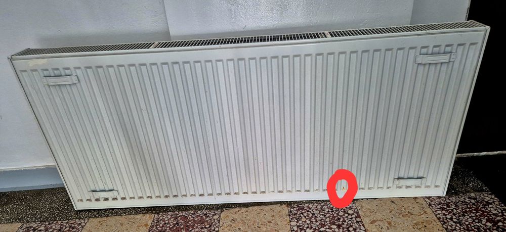 Calorifer 160 cm, fisurat (se poate repara sau pentru piese)