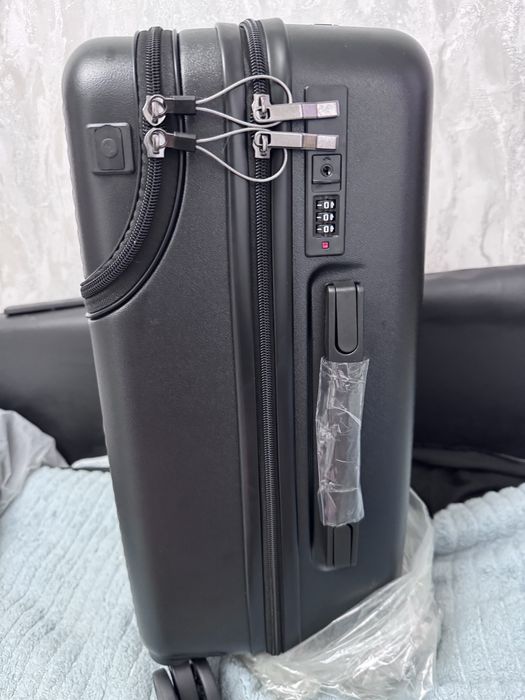 Новый чемодан хорошего качества