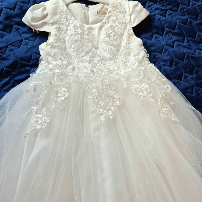 Rochita alba fetita 4-5 ani, serbare, miresica, fulg