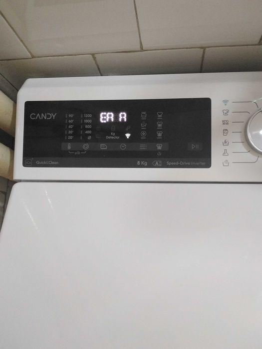 Vand masina de spalat verticala CANDY 1200 rpm,casa A,,folosita 4 luni,inca in garantie.Silentioasa,spala impecabil.