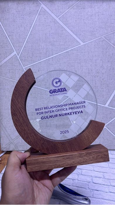 Статуэтка из стекла и акрила