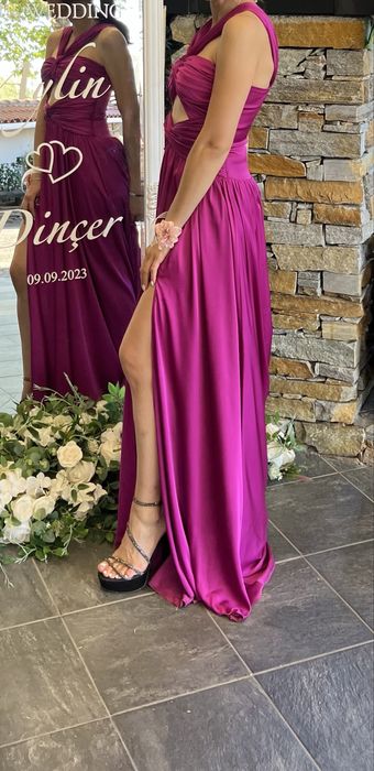 Официална сатенена рокля