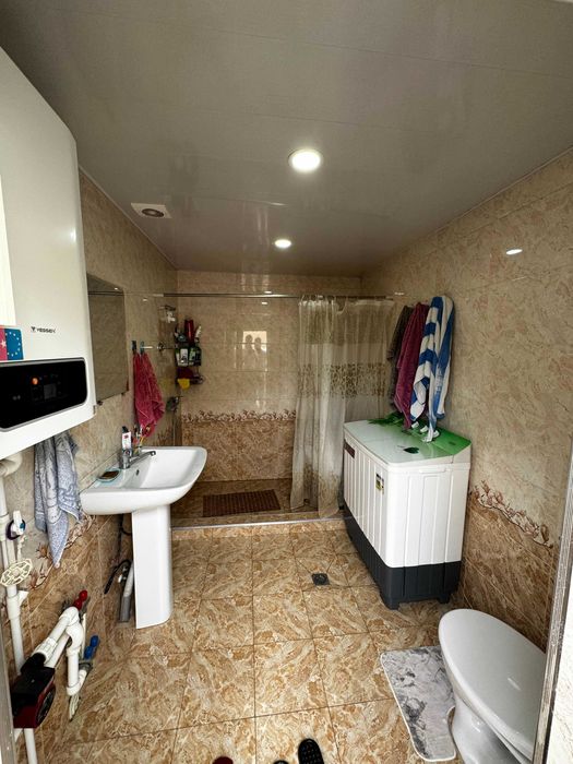 Nazarbek, Turkistonda uy sotiladi