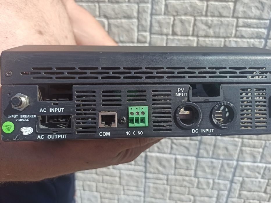 Соларен инвертор 24v
