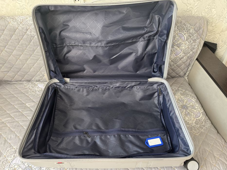 продам большой, новый чемодан