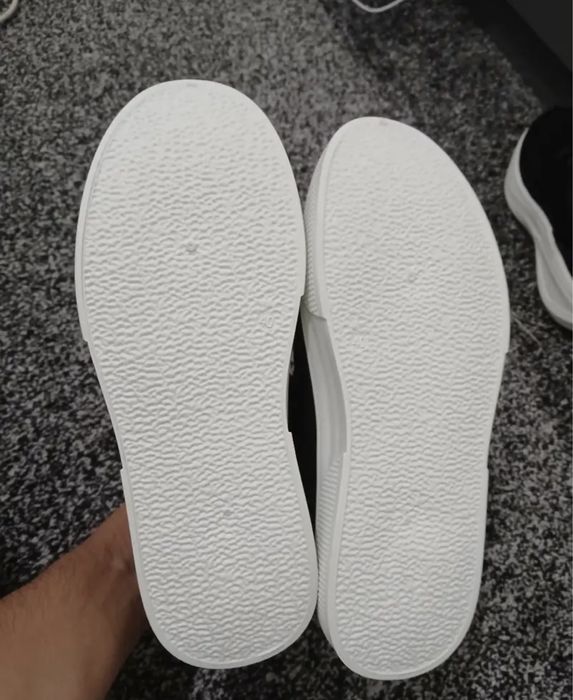 Мъжки обувки черни и бели