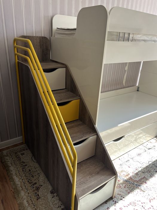 Детская кровать двухъярустная