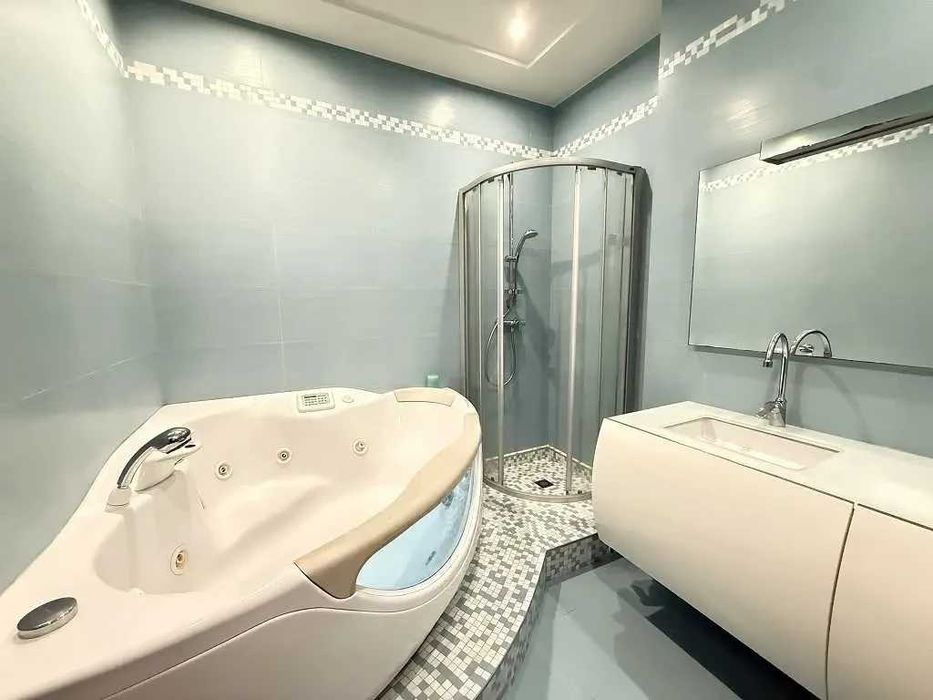 Дава се под наем Тристаен апартамент в София, Зона Б-18 - 90 кв.м за 897.6 € - Снимка #3