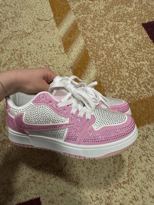 Кроссовки найк новые