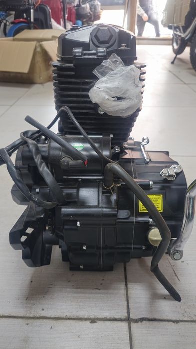 Двигатель на мотоцикл 200 куб.см