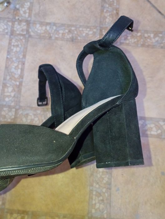 Женские туфли черные