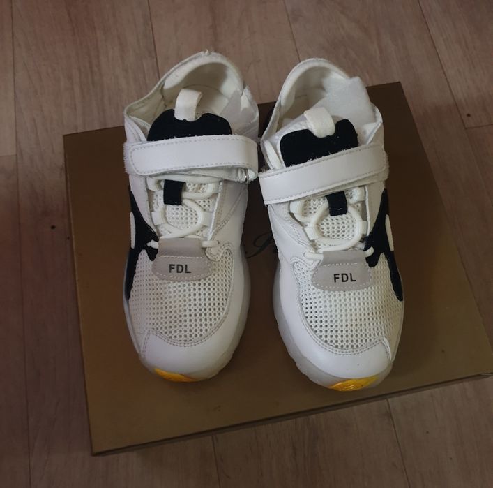 Кроссовки для девачки.