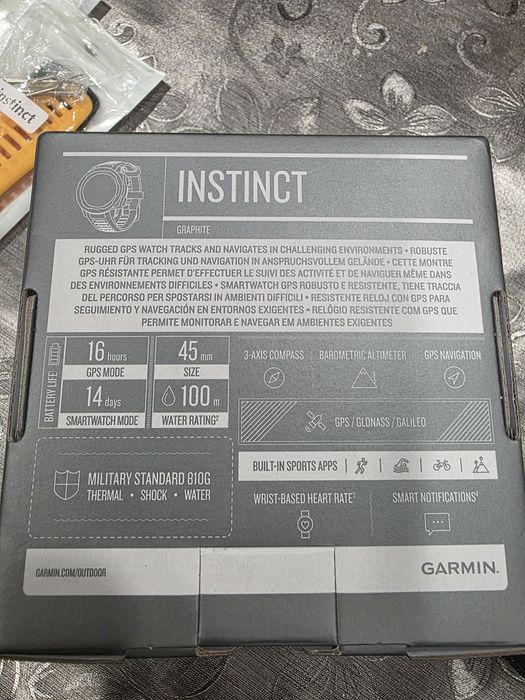 Часовник Garmin instinkt
