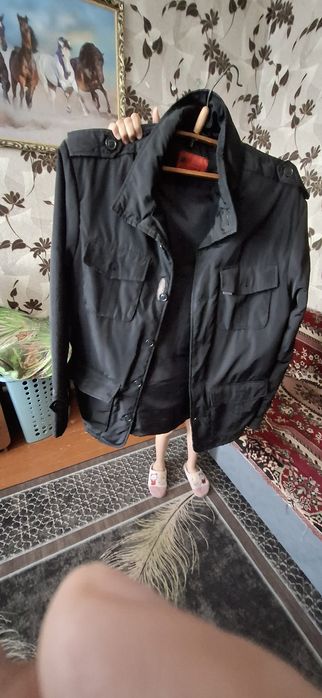 Куртка ветровка .