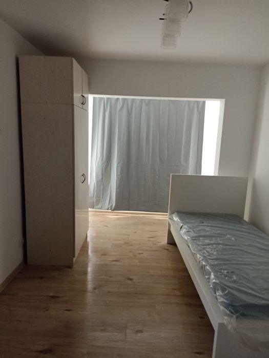 Apartament cu 3 camere de închiriat