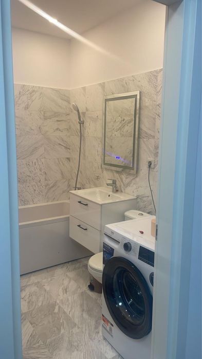 Inchiriez garsoniera bloc nou,lift,AC,mobilata,balcon,centrala proprie