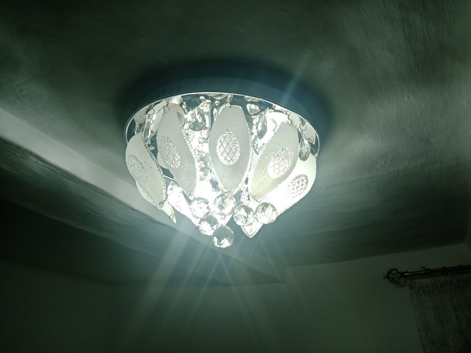 Продам люстру продам