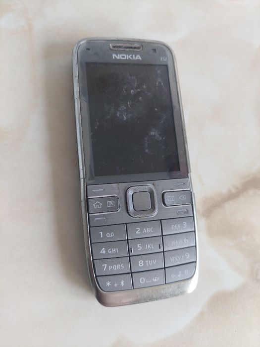 [E52] Vând Nokia E52 silver [pentru piese] //poze reale