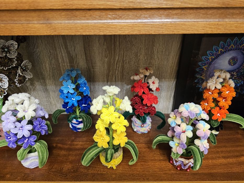 Aranjamente florale din sarma plusata