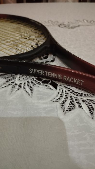 Теннисная ракетка