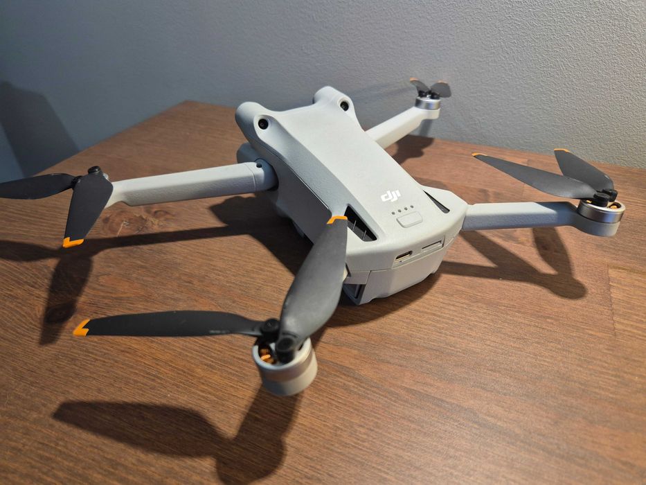Drona 4K DJI Mini 3 Pro fly more combo