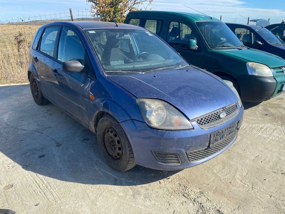 Vand bara fata,capota,faruri,aripi,usi stopuri Ford fiesta
