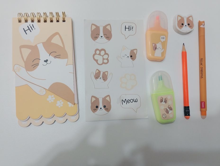 Set papetarie cu pisicuțe