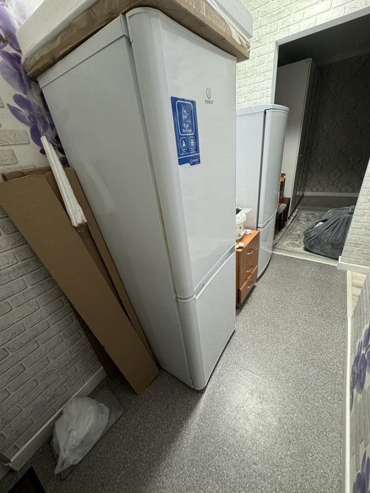 Продается холодильник Indesit