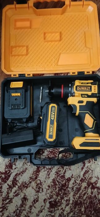 Шуруповерт Dewalt