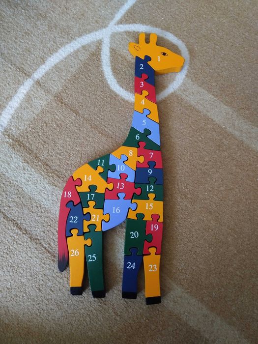 Дървен пъзел жираф с числата и английската азбука + книжка