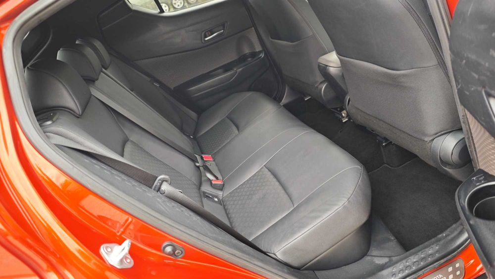 Toyota C-HR 2.0 184ks Hybrid Premiere