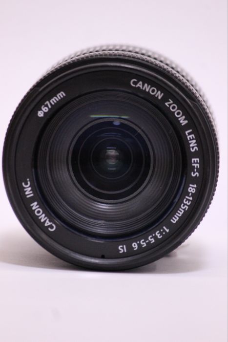 Объектив Canon 18-135mm