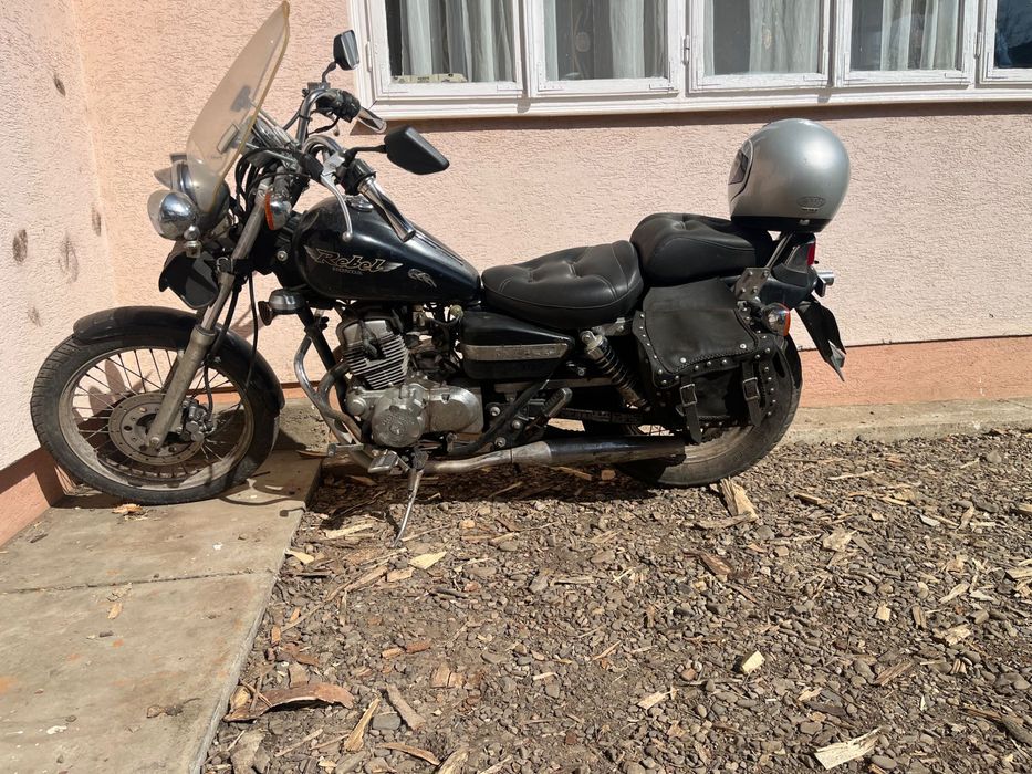 Motocicleta Honda Rebel 125 cc