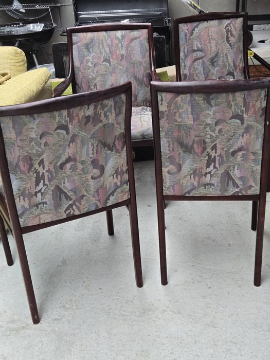 Трапезни столове