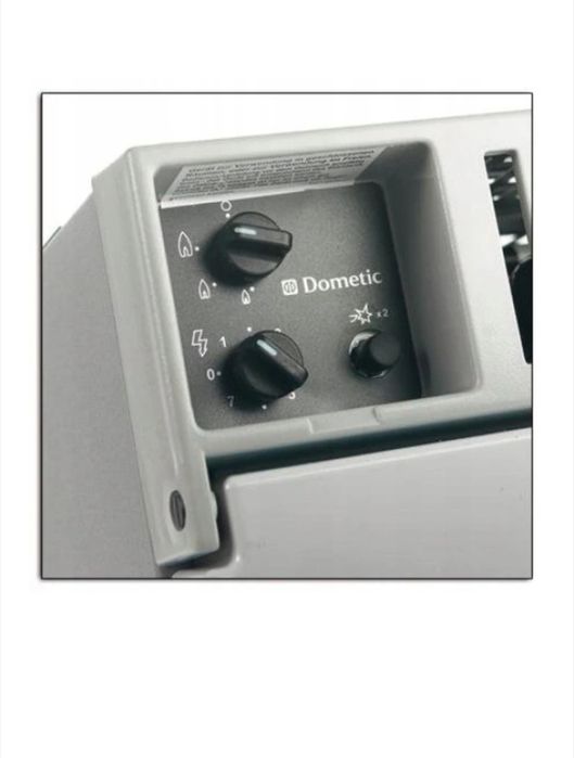 Dometic frigider portabil 3 moduri de alimentare.Folosit o singura data.