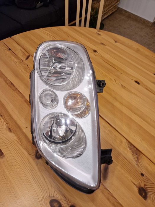 Far volkswagen Touran 2003-2007 partea stanga