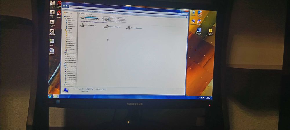 Настольный компьютер i3 с подставкой
