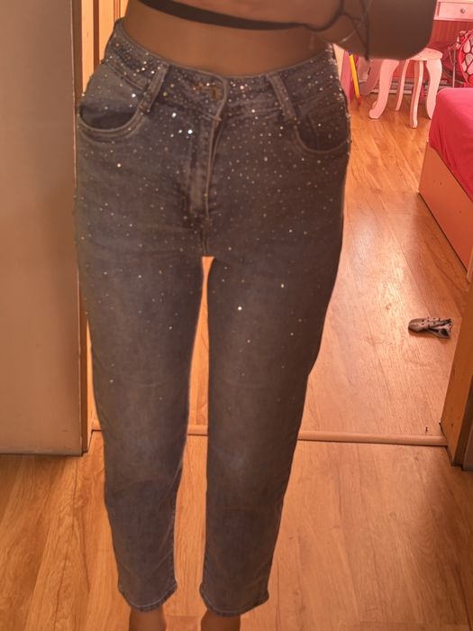 Дънки с камъчета 32/34 номер