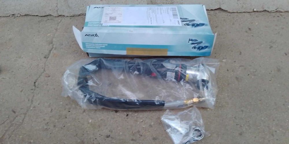 Плевматичен инструмент за сваляне на автомобилни стъкла