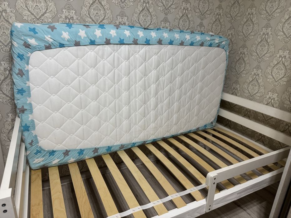 Кровать детская с матрасом